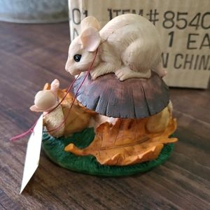 Charming Tails Silvestri Dean Griff Mushroom and Leaf Mouse Snail 85401A